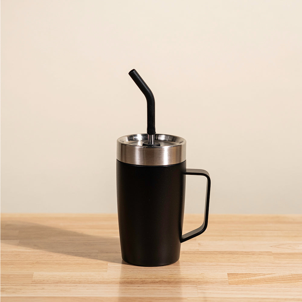 LAMOSE Louise 18 oz insulated tumbler with handle in onyx black. Matte stainless steel body, silver lid, and bent silicone straw, side view.