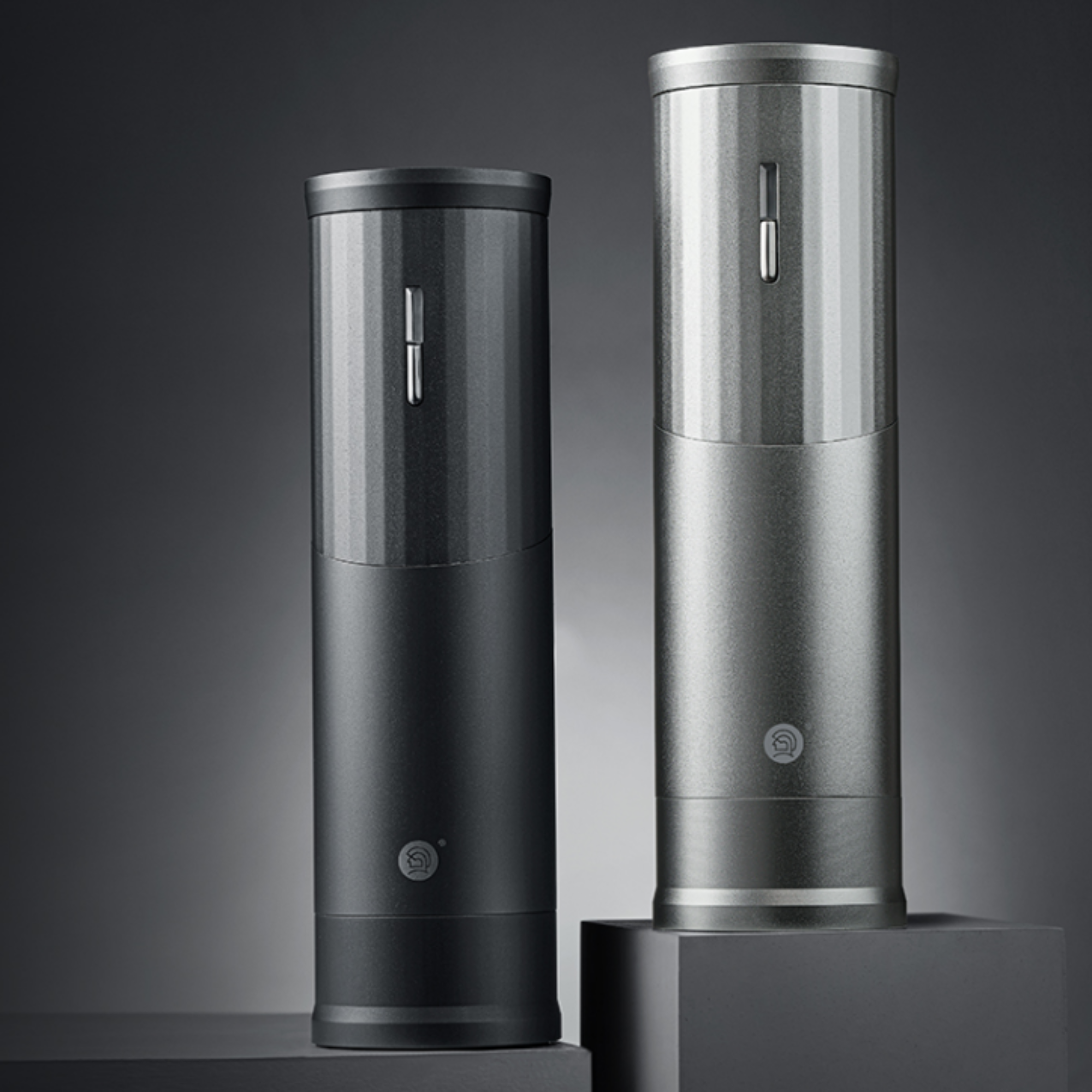 zeroHero RUI Portable Electric Coffee Grinder in black and silver, featuring a sleek design, adjustable grind size, and precision burr system for high-quality coffee grinding. #color_silver