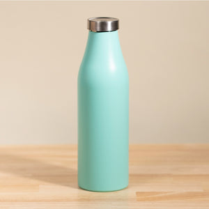 LAMOSE Robson 28oz insulated water bottle, turquoise powder-coated stainless steel, shiny metal cap, front view on wood table.